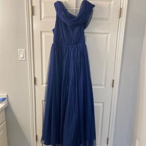 Fallen shoulder tulle maxi dress